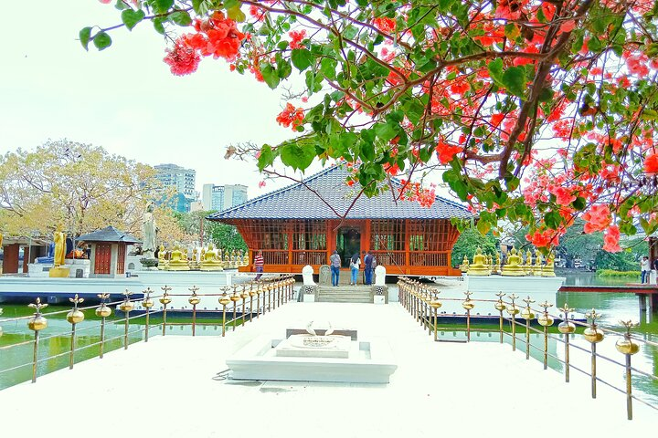 Colombo Tuk Tuk City Tour Hotel Pickup and Drop Service - Photo 1 of 10